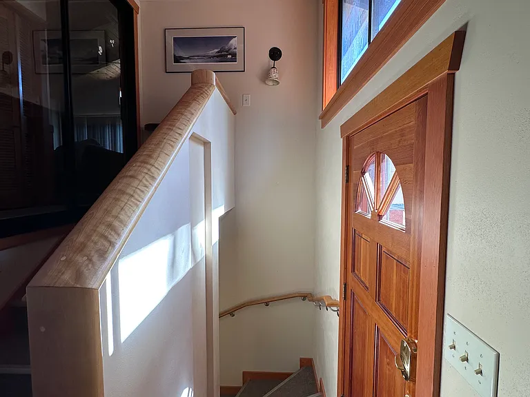 691 Shelter Bay Dr — Photo 4
