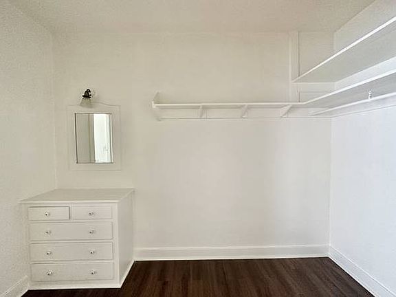 4th image of 1040 E Appleton St #10979262