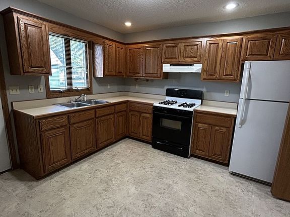 3rd image of 109 E Kansas Ave #A