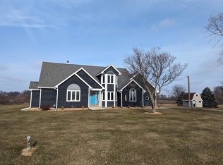 8712 E Kelly Rd, German Valley, IL 61039