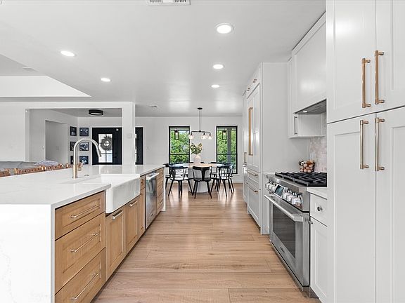 5th image of 946 Burke Rd