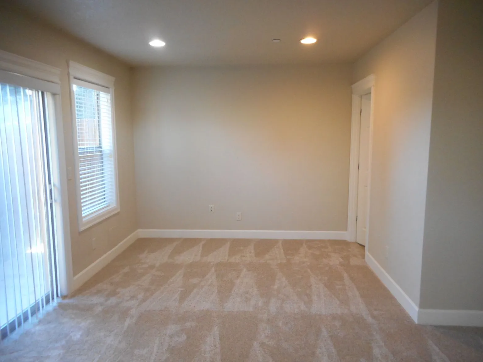 Luxurious Townhouse Living in Albany's Heart — Photo 3