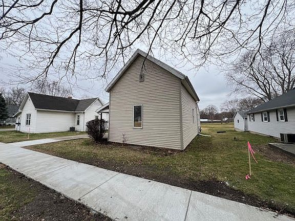 3rd image of 711 Mill St