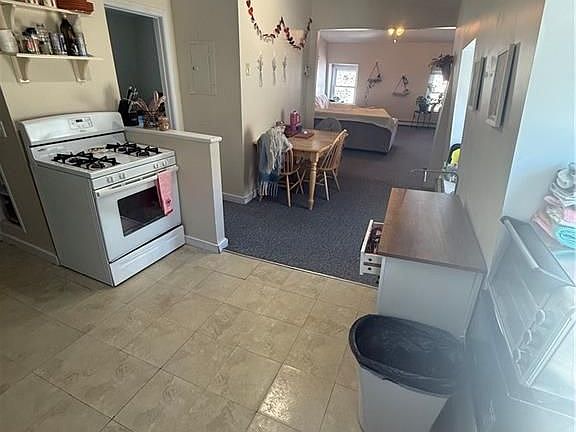 3rd image of 9 Narragansett Ave APT 3