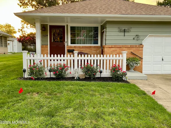 1624 Mount Everest Lane, Toms River, NJ 08753