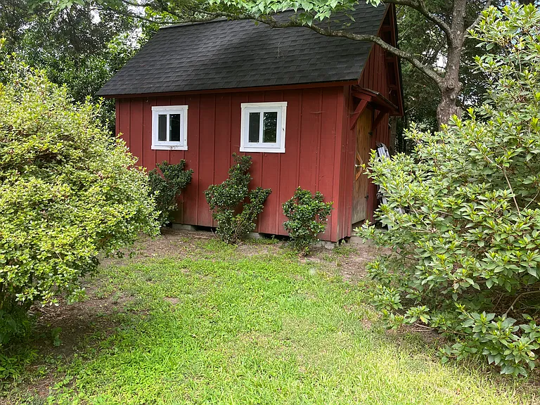 805 Winthrope Dr — Photo 23