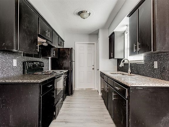 4th image of 929 Longbeach Dr