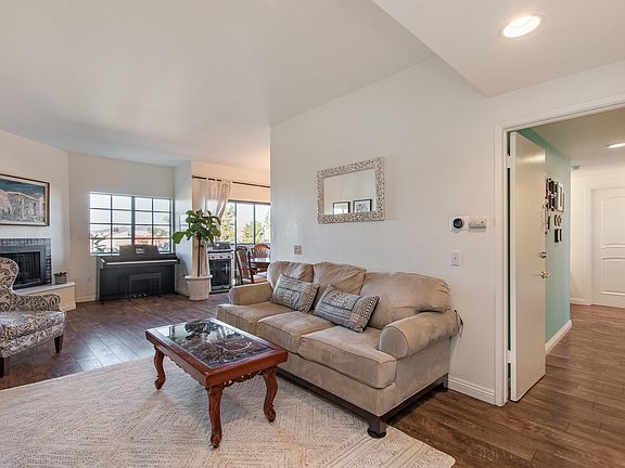 4th image of 17914 Magnolia Blvd Unit 316