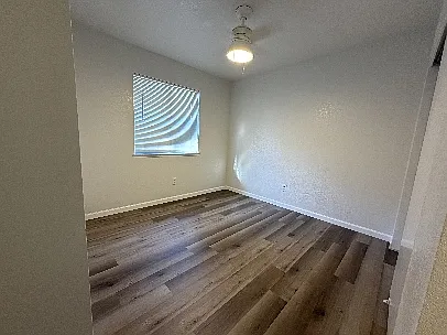817 Redwood Ave — Photo 8
