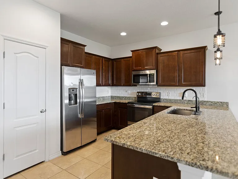 3840 Silverlake Way — Photo 5
