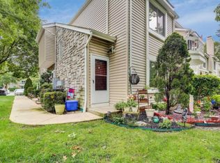 88 Farnham Sq, Parlin, NJ 08859