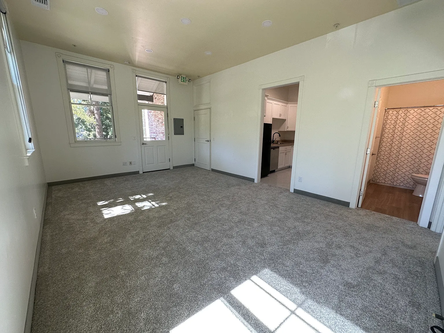 1 bed, 676 sqft, $1,900 — Photo 4