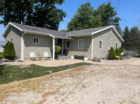 466 W Taylor Dr, Sanford, MI 48657