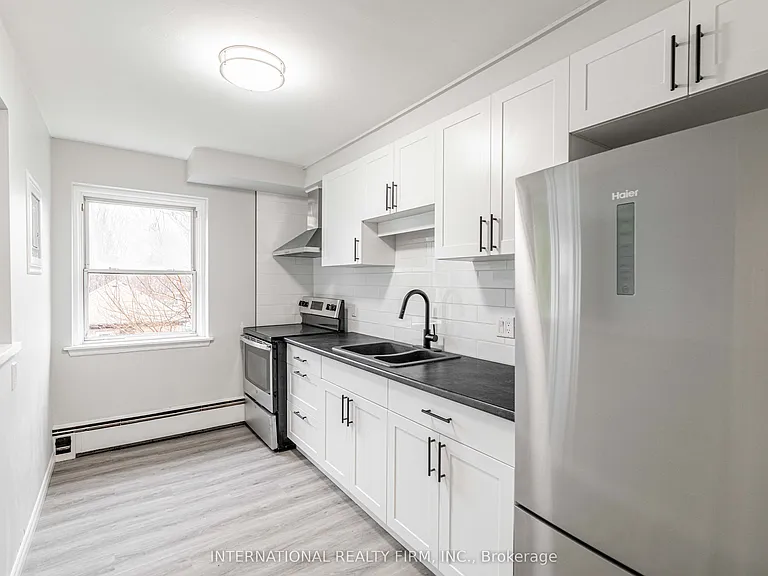 1284 Gramercy Park Pl — Photo 14