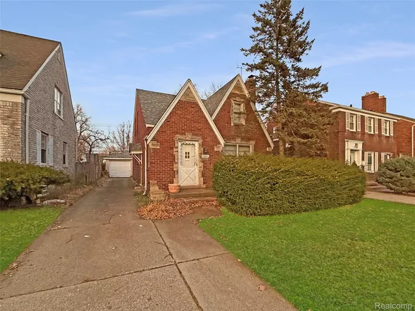 1768 Hampton Rd, Grosse Pointe Woods, MI 48236