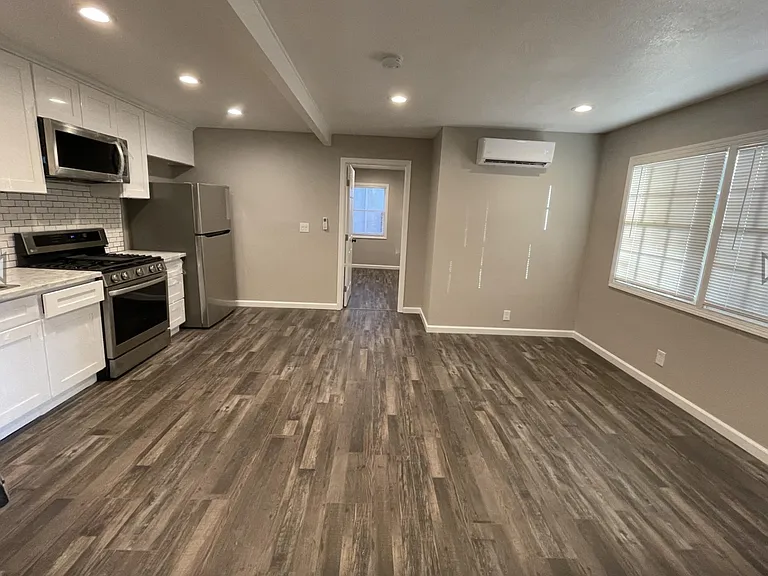1705 G St #5 — Photo 3