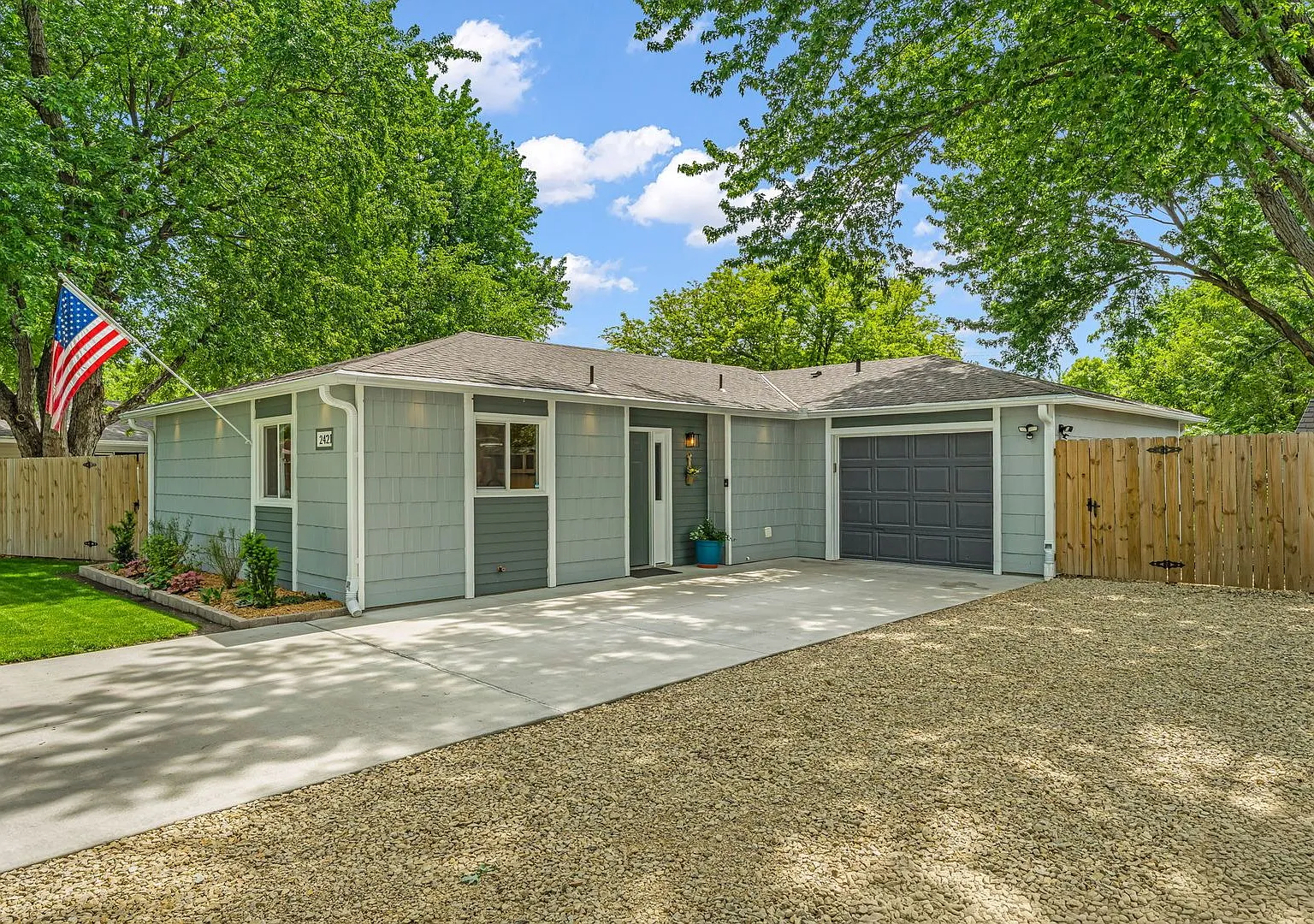 3 bed, 1145 sqft, $1,800 — Photo 2
