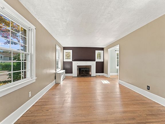 5th image of 208 Harding Ave