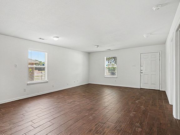 5th image of 1255 E Davis Ave