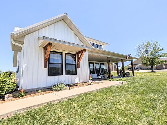 3rd image of 4 Locust Ln