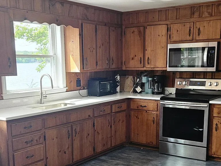 93 Lakeside Dr — Photo 3