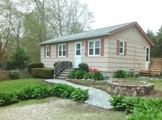 39 Azalea Rd, Narragansett, RI 02882