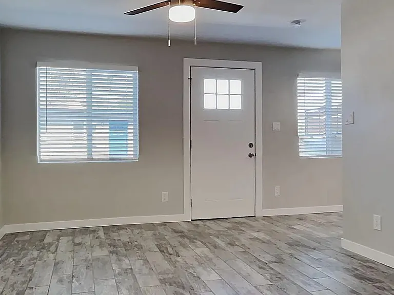 1302 E Vista Ave #2 — Photo 11