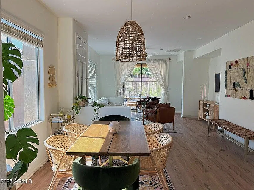 3 bed, 2.0 bath, 1264 sqft, $2,200 — Photo 3