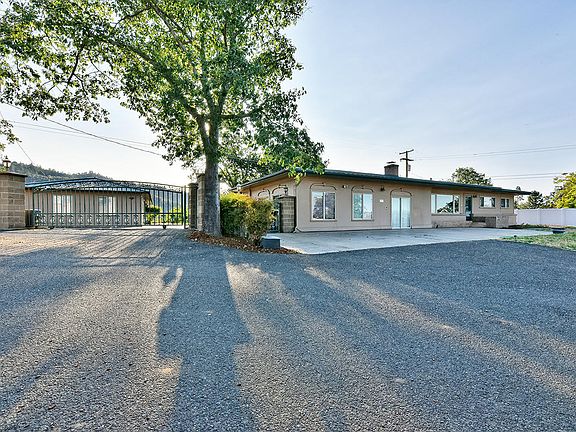2nd image of 2239 Skyview Dr