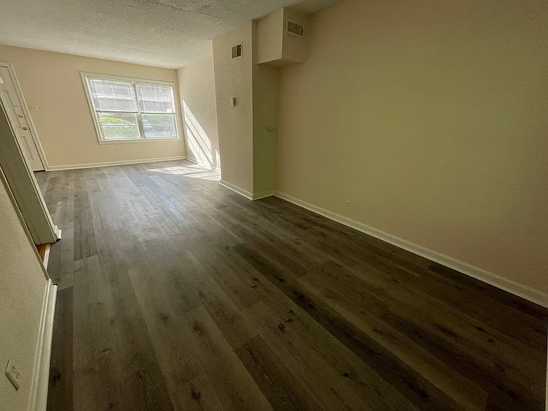 1623 Valley Ave — Photo 4