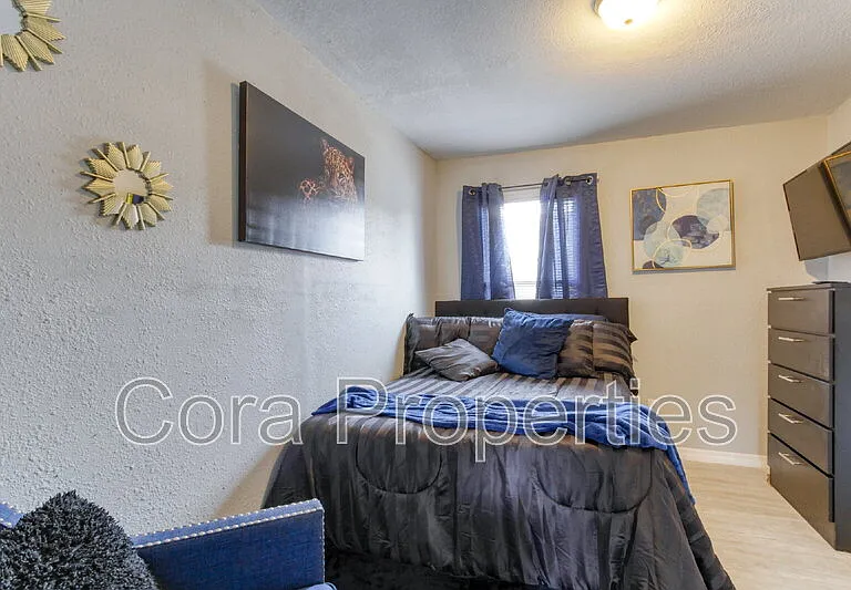 685 Sears Ave NE #4 — Photo 44