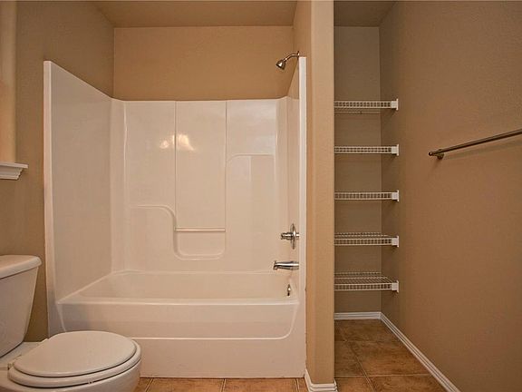 3rd image of 805 E Southern Trace Dr