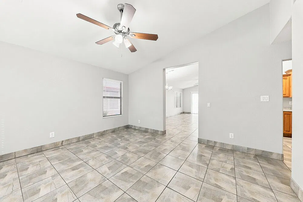 3 bed, 2.0 bath, 1323 sqft, $2,010 — Photo 4