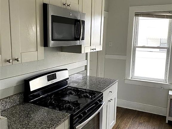 4th image of 479 Lincoln Ave