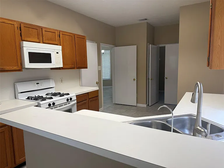 4727 Heritage Country Ln — Photo 1