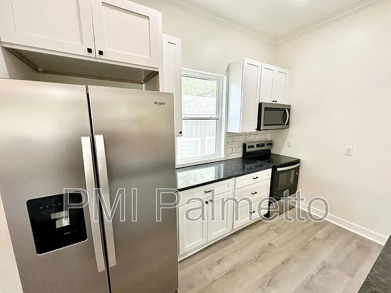 1121 Zeigler St #A — Photo 8