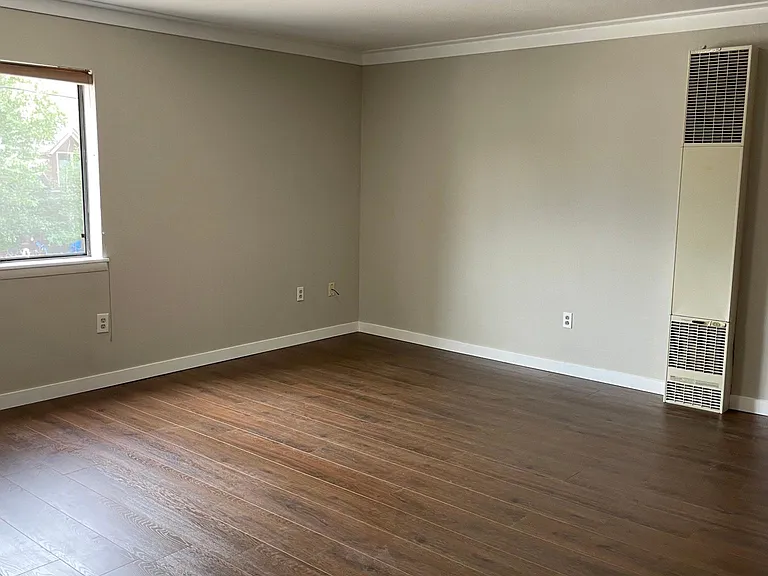 610 E 3rd Ave #3 — Photo 2