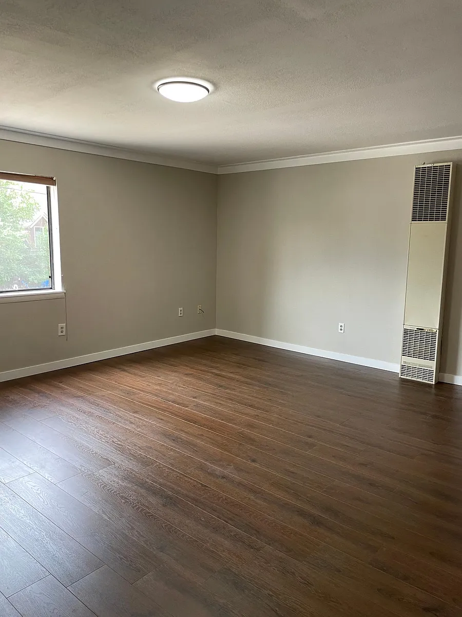 Building Photo - 610 E 3rd Ave #3