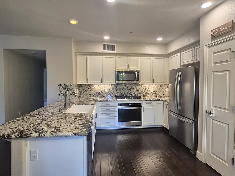 111 Llano De Los Robles Ave #7 — Photo 12