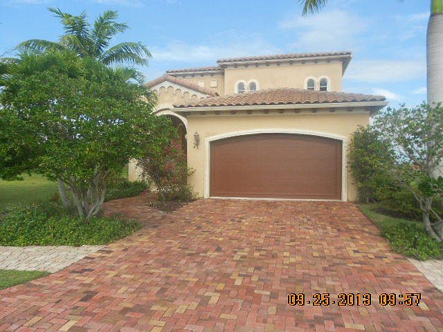 1st image of 174 SE Santa Gardenia