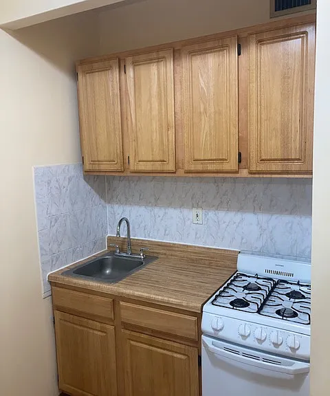 215 E 110th St #4R — Photo 7
