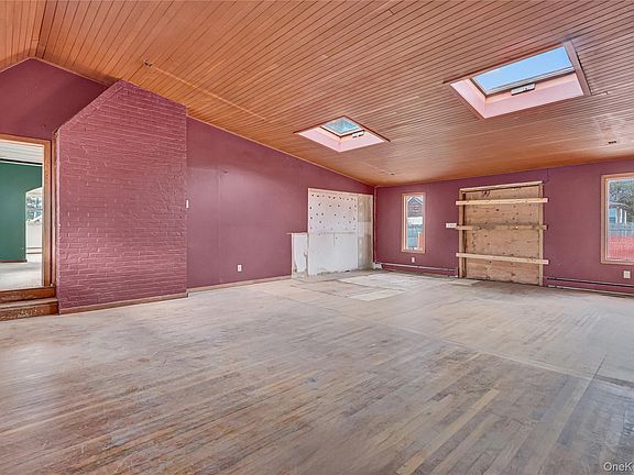 3rd image of 97 Pardee Avenue