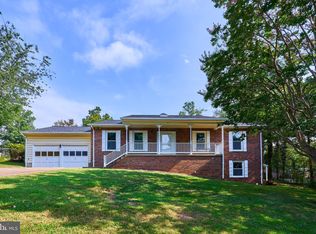 8332 Hilltop Ave, Vienna, VA 22182