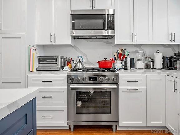 5th image of 231 Sunridge St