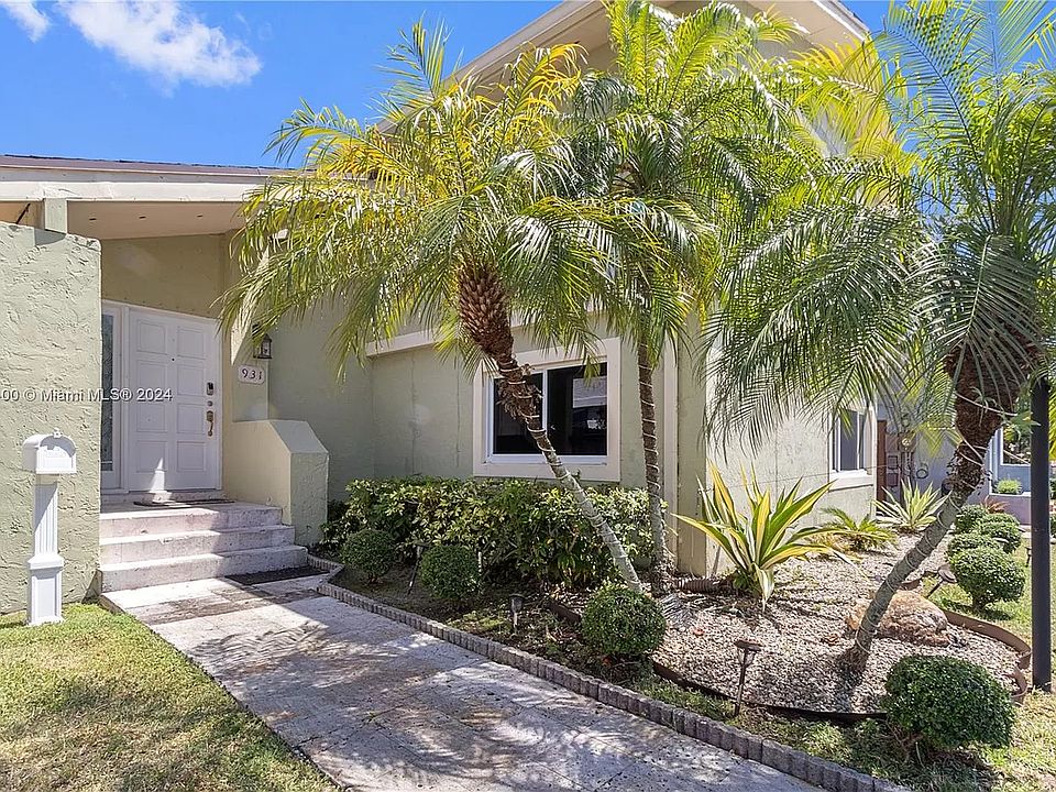 1st image of 931 NW 106 Avenue Cir