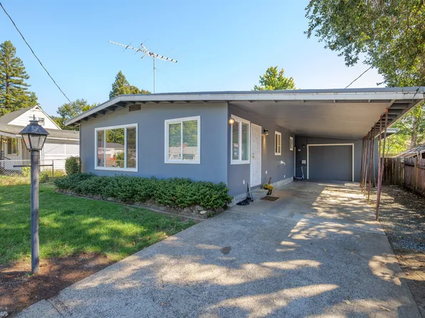 909 NE 11th St, Grants Pass, OR 97526