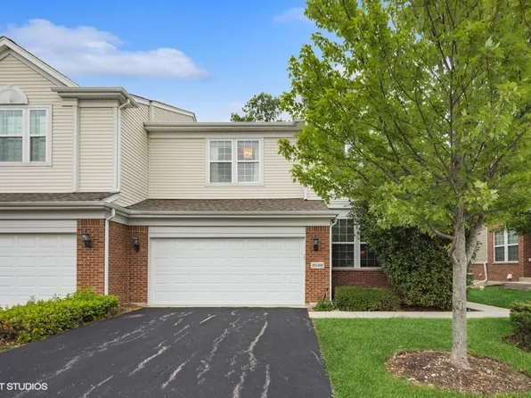 10S408 Carrington Cir, Burr Ridge, IL 60527