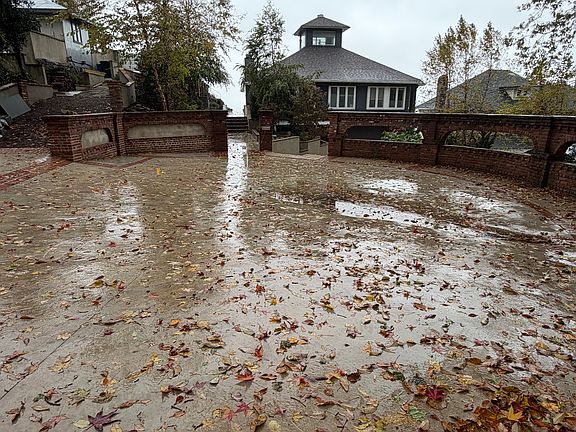 Main entrance-driveway & parking area. (Pool cabana is to the left)
