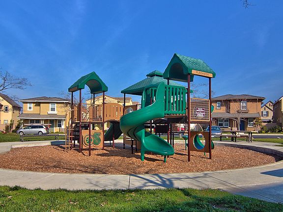 5th image of 1686 Parkway Dr N