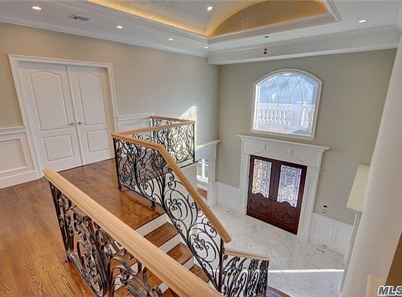 2nd image of 28 Hemlock Ln